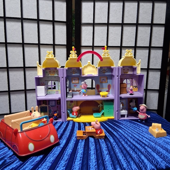 Peppa Pig Royal Castle Playset with Red Car - Picture 1 of 16